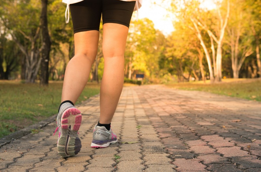 Sedentarismo x movimento diário: pequenas caminhadas que geram grandes impactos na saúde