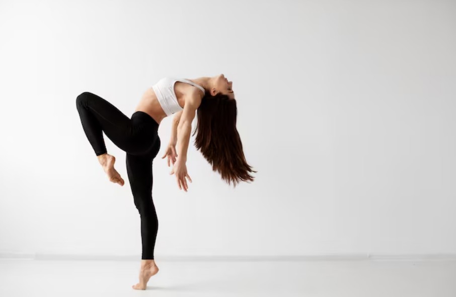 Dança e consciência corporal no dia a dia: como a prática regular melhora postura, equilíbrio e percepção do próprio corpo