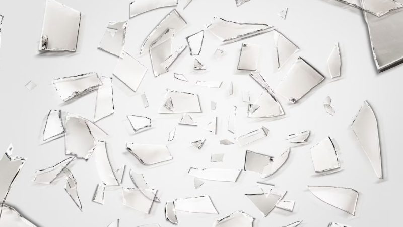 Vidros quebrados: o que fazer imediatamente para evitar acidentes em casa